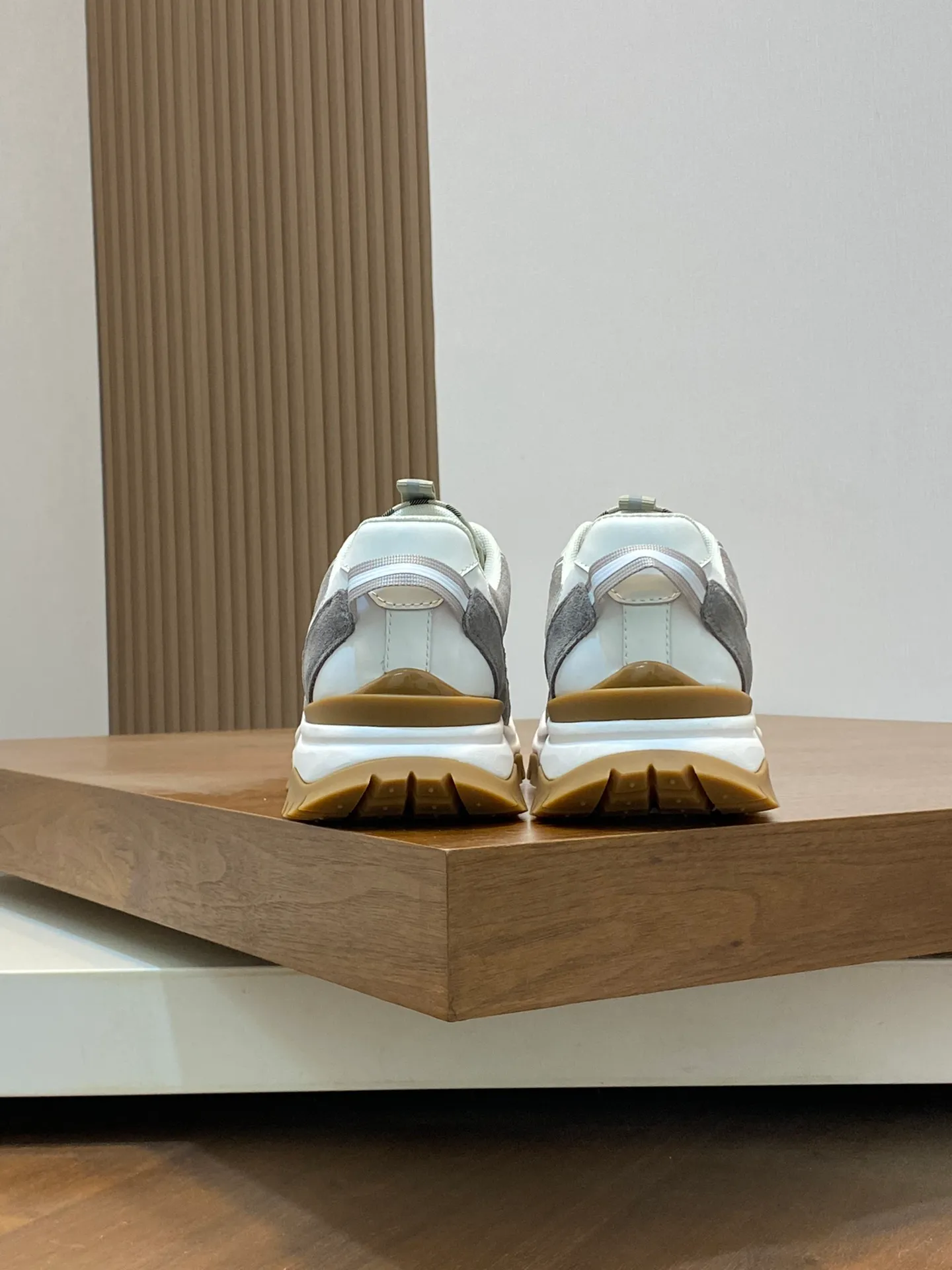 💰660 Burberry 2024🆕Ss men's classic low-cut thick-soled sneakers, made of first-grain cowhide and decorated with the new brand logo. First-layer cowhide foot pads, heel decorated with Burberry letter embossed logo, T men's men's shoes 💰U original outsole! Size: 39-44 (customized at 38.45)